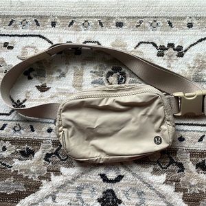 Lululemon Extended Belt Bag in Trench